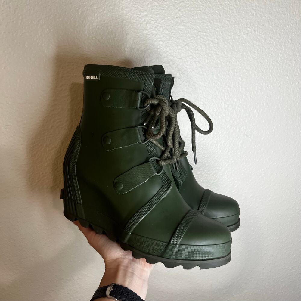 SOREL Joan of Arctic Rain Rubber wedge boots in Olive green WOMENS 8.5